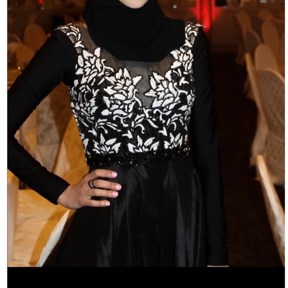 Dress/ Gown - Picture 2 of 2